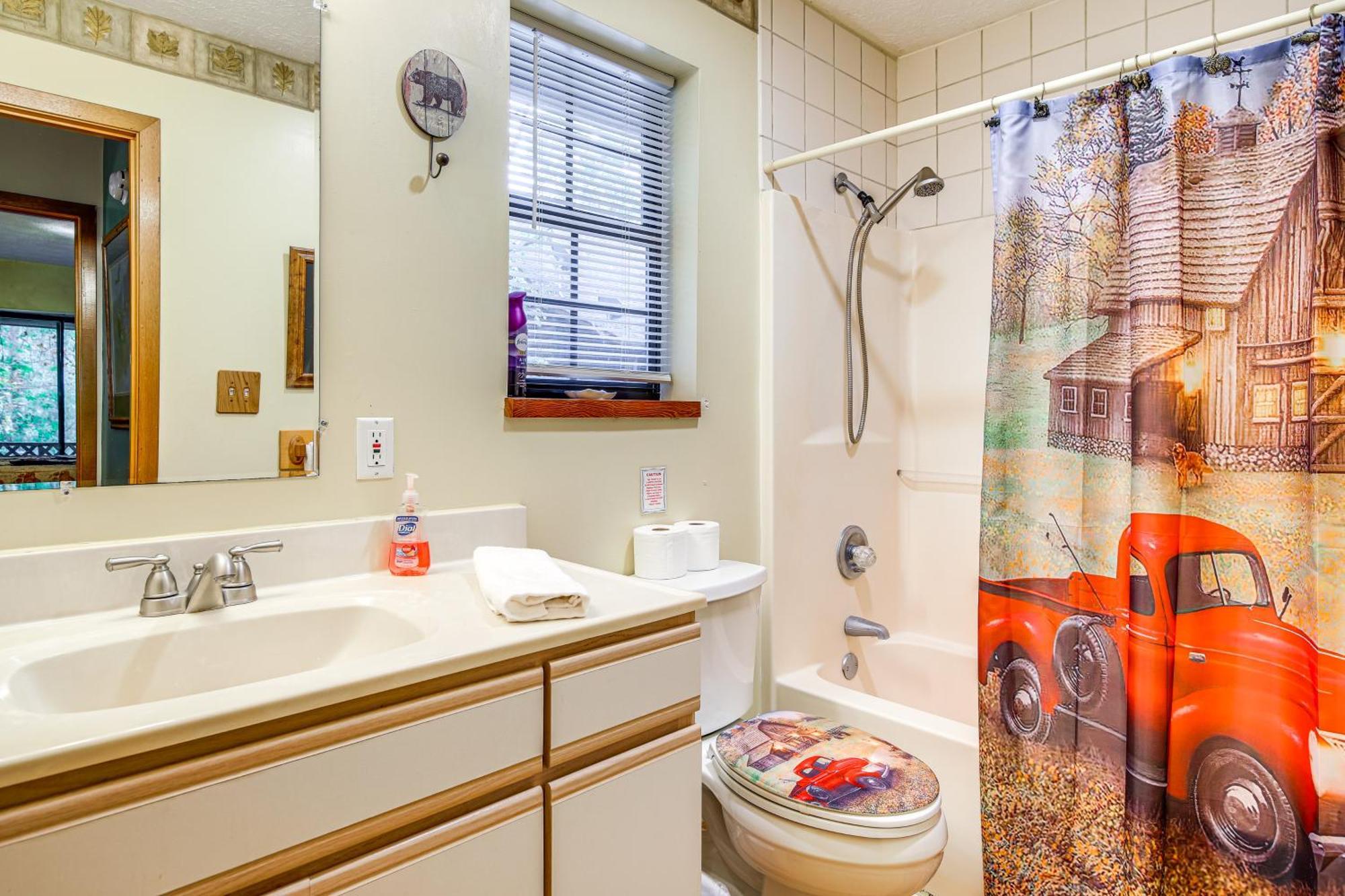 Pet-Friendly Sevierville Rental With Private Hot Tub 외부 사진