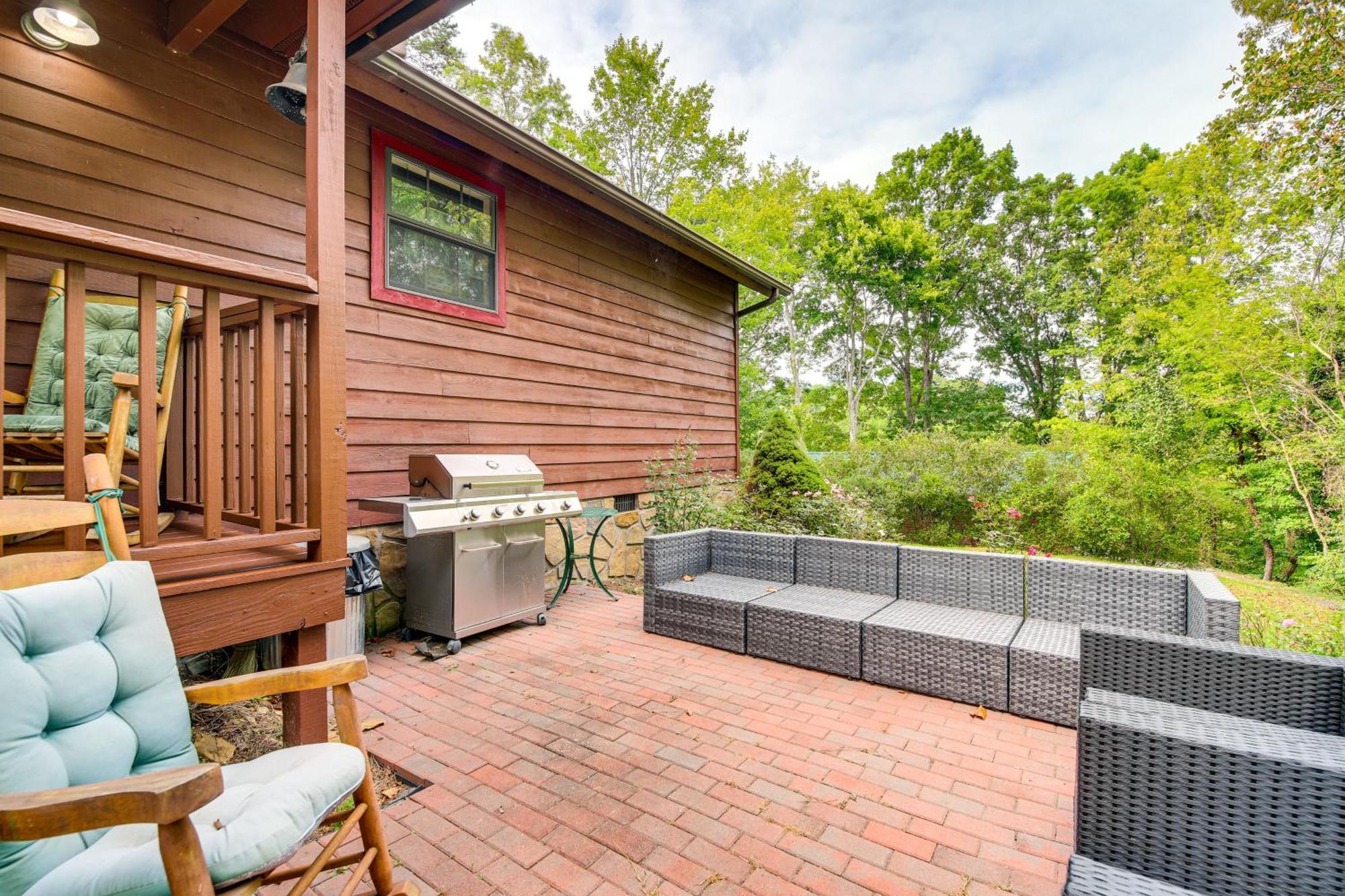 Pet-Friendly Sevierville Rental With Private Hot Tub 외부 사진