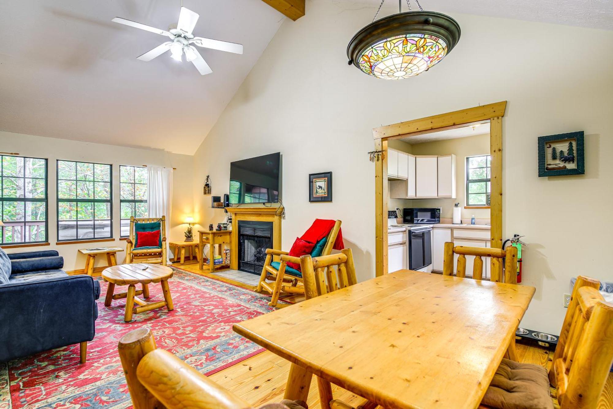 Pet-Friendly Sevierville Rental With Private Hot Tub 외부 사진
