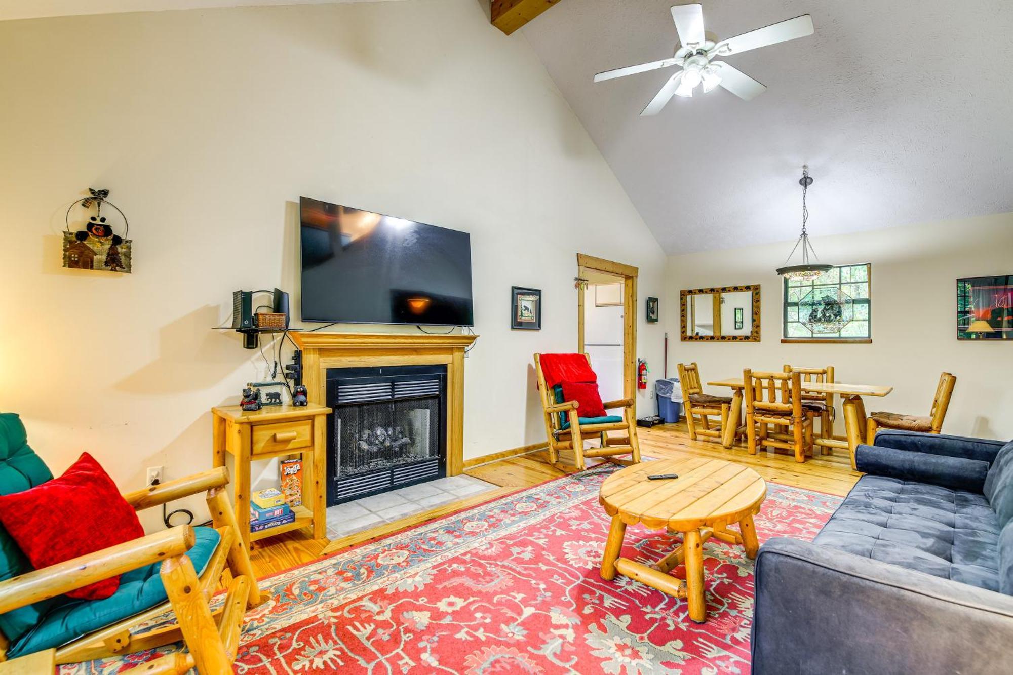 Pet-Friendly Sevierville Rental With Private Hot Tub 외부 사진