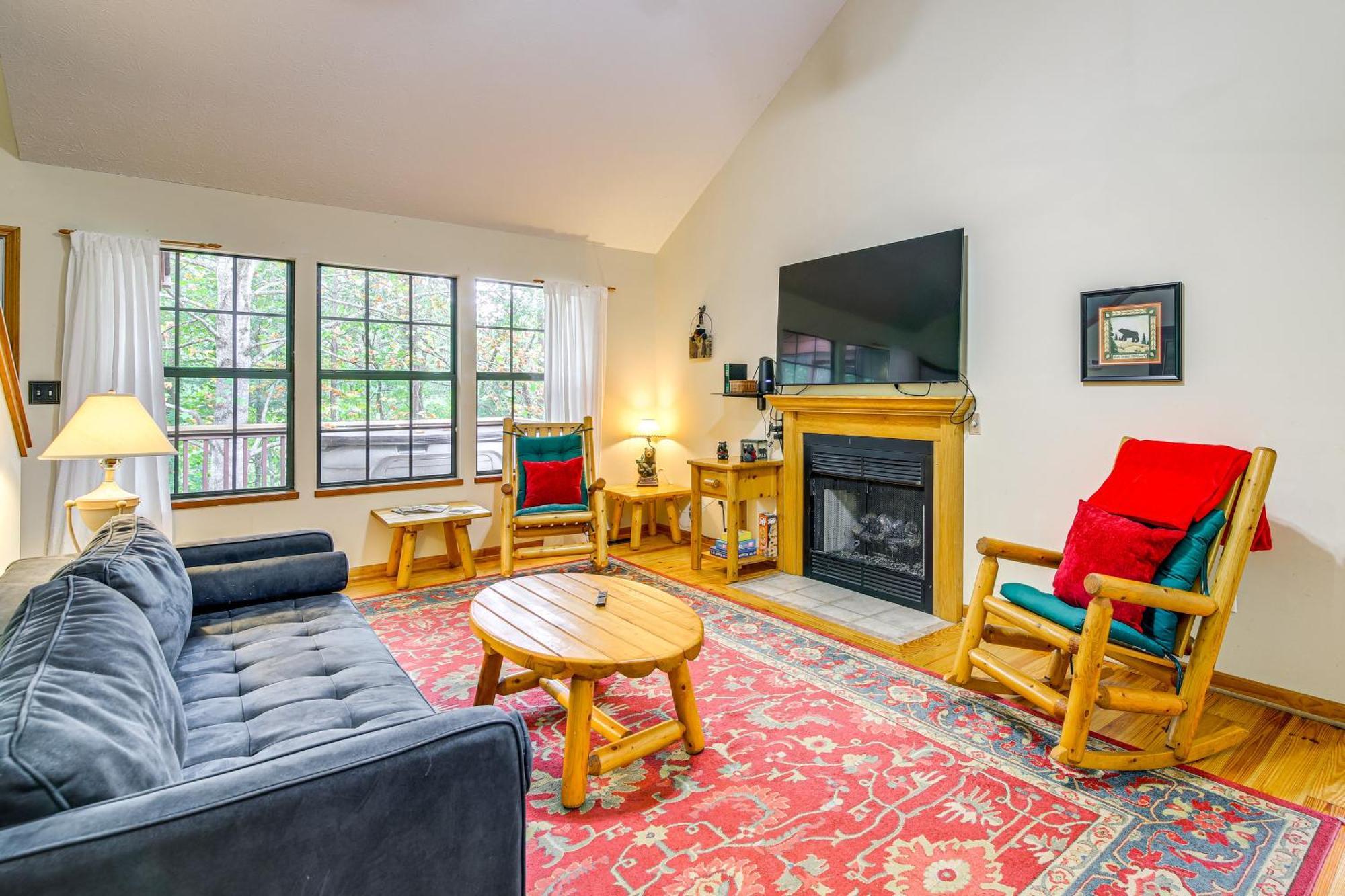 Pet-Friendly Sevierville Rental With Private Hot Tub 외부 사진